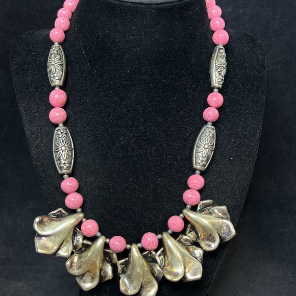Chunky Pink Beads And Silver Tone Flowers Necklace & Pierced Earrings Set (4275) - Picture 6 of 9